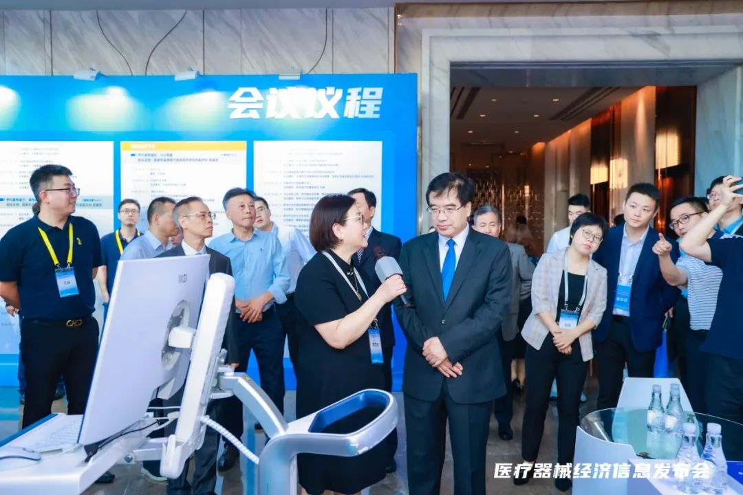 AG九游会元化智能携锟铻®全骨科手术机器人 亮相“2023医疗器械经济信息发布会”(图2)