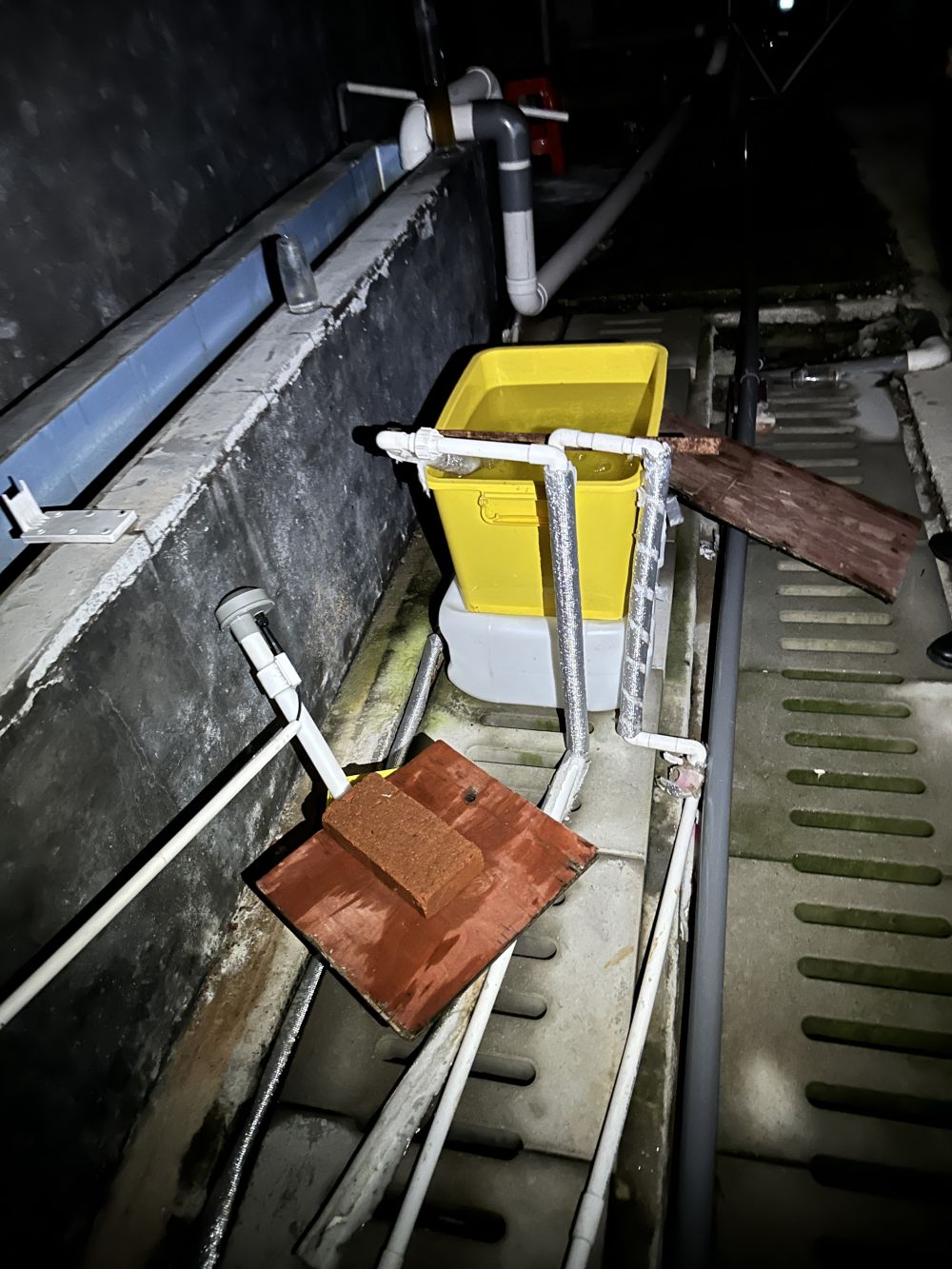 AG九游会废水监测探头放入清水湖南一大型养殖场环保数据造假被查(图1)